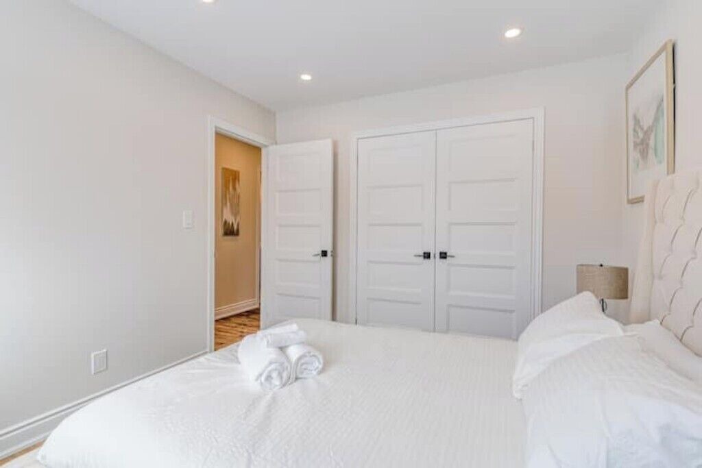 Photo of Bedroom in Mono