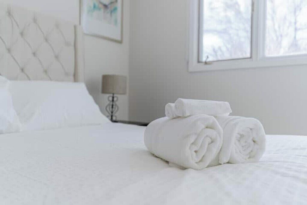 Photo of Bedroom in Mono