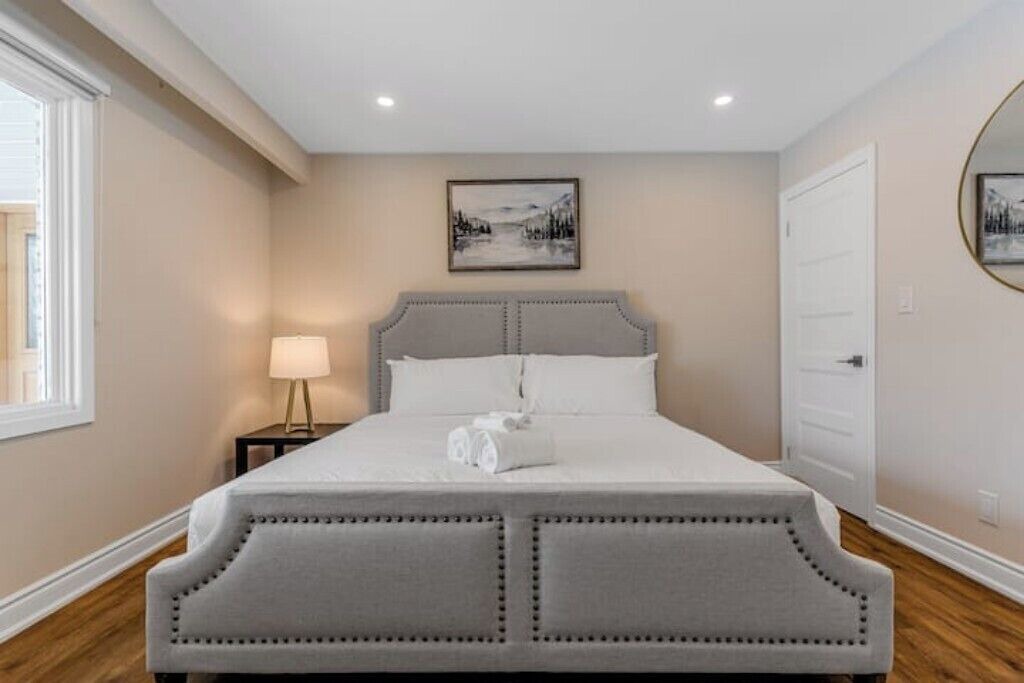 Photo of Bedroom in Mono