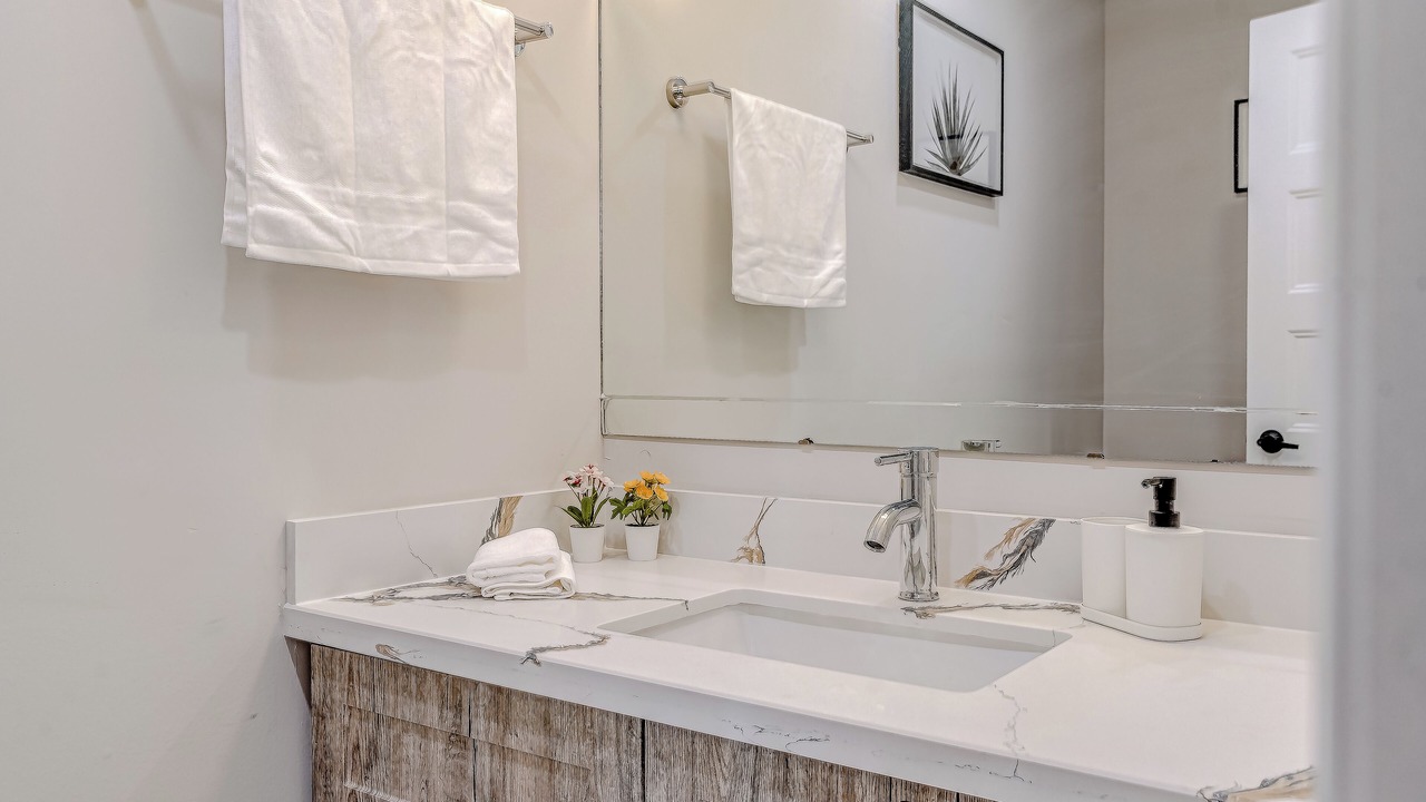 Photo of Bathroom in Mono