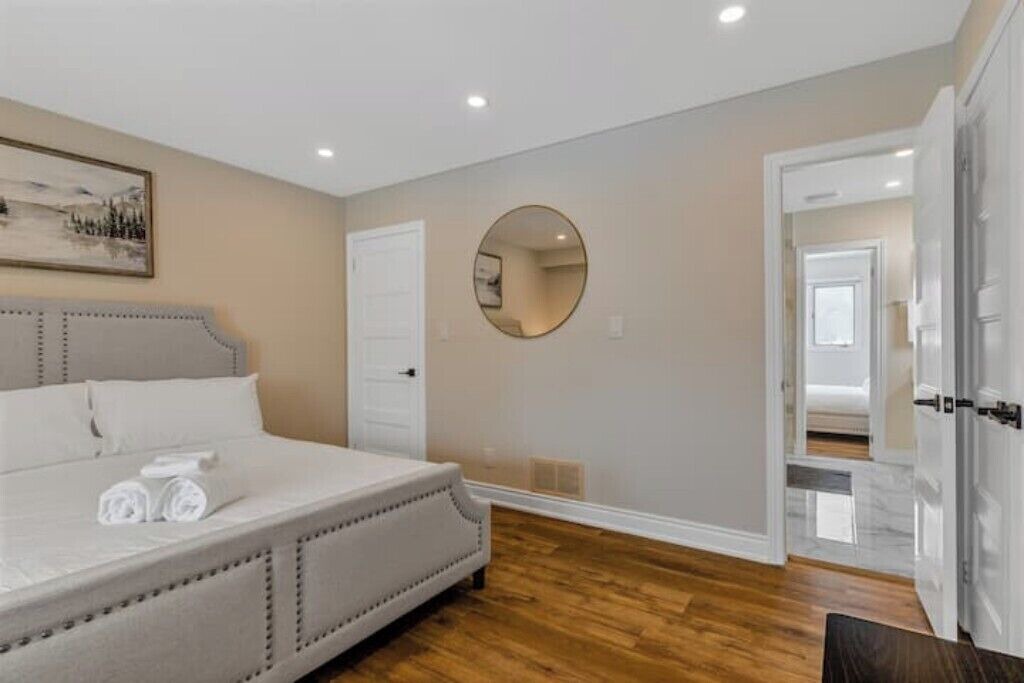 Photo of Bedroom in Mono