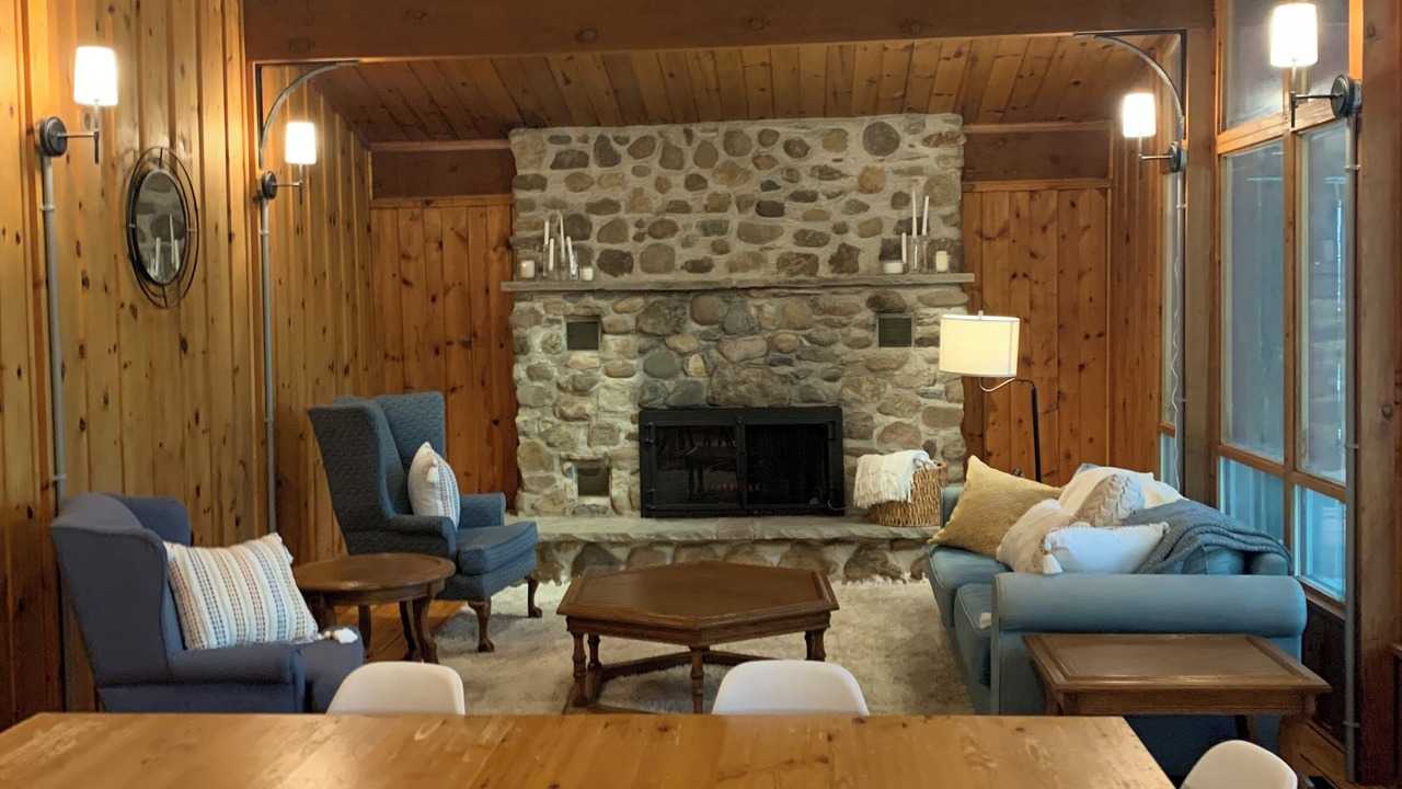 Photo of Livingroom in Alton