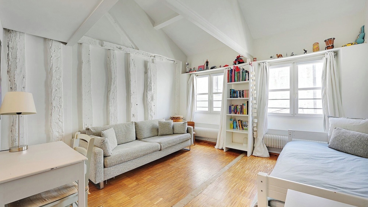 Photo of Livingroom in Archives
