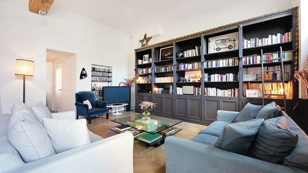 Photo of Livingroom in Archives