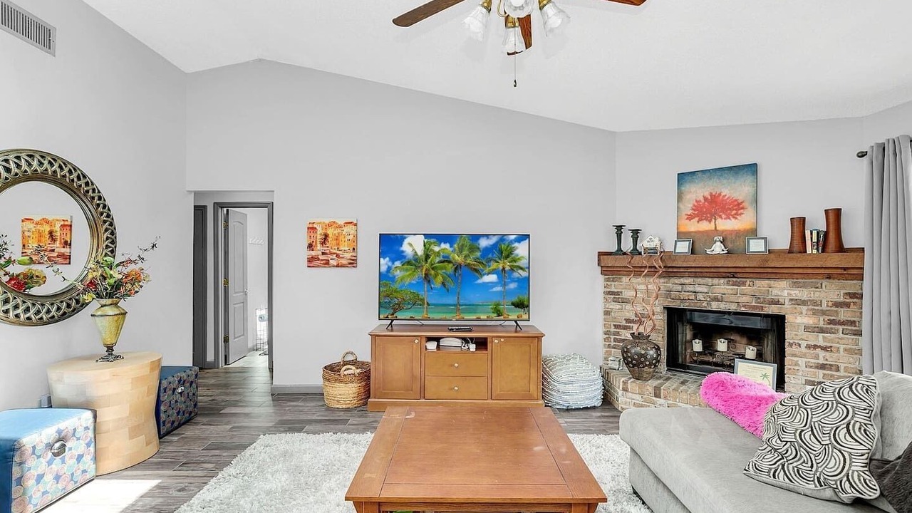 Photo of Livingroom in Goldenrod