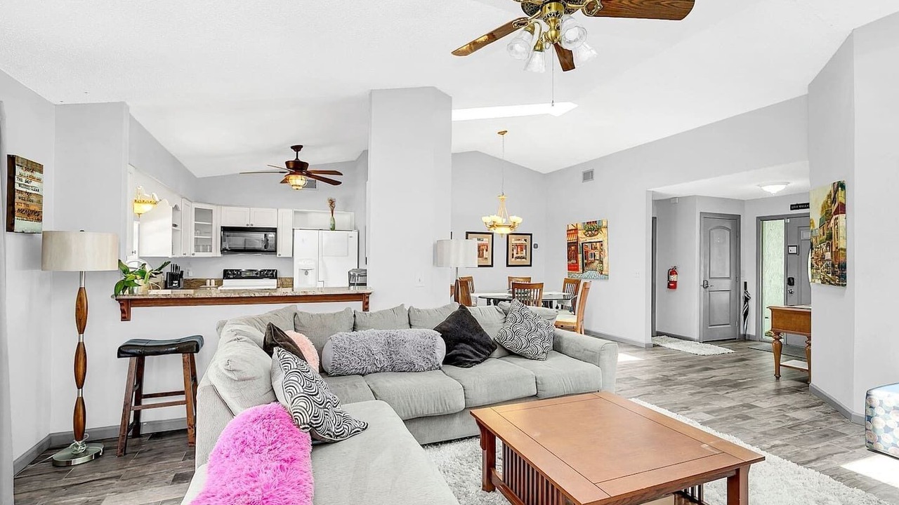 Photo of Livingroom in Goldenrod