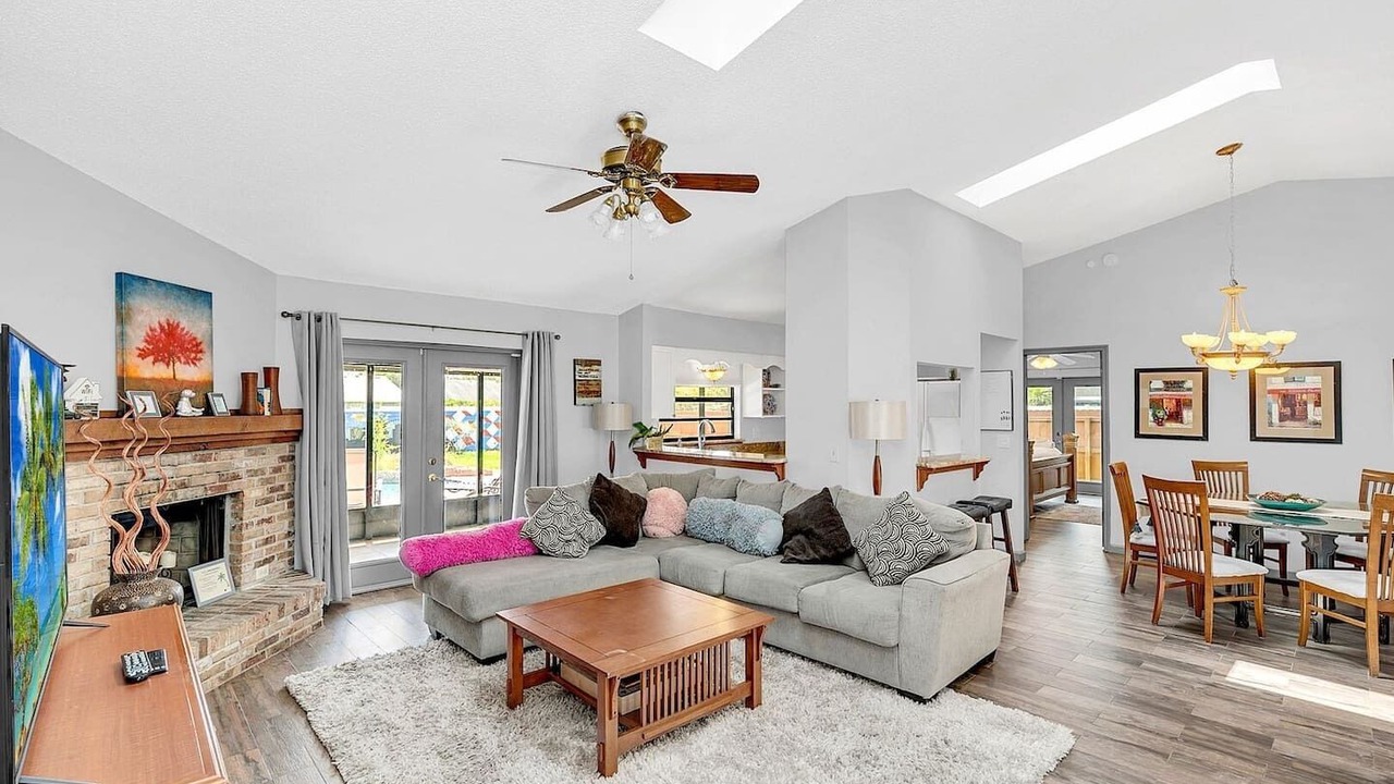 Photo of Livingroom in Goldenrod