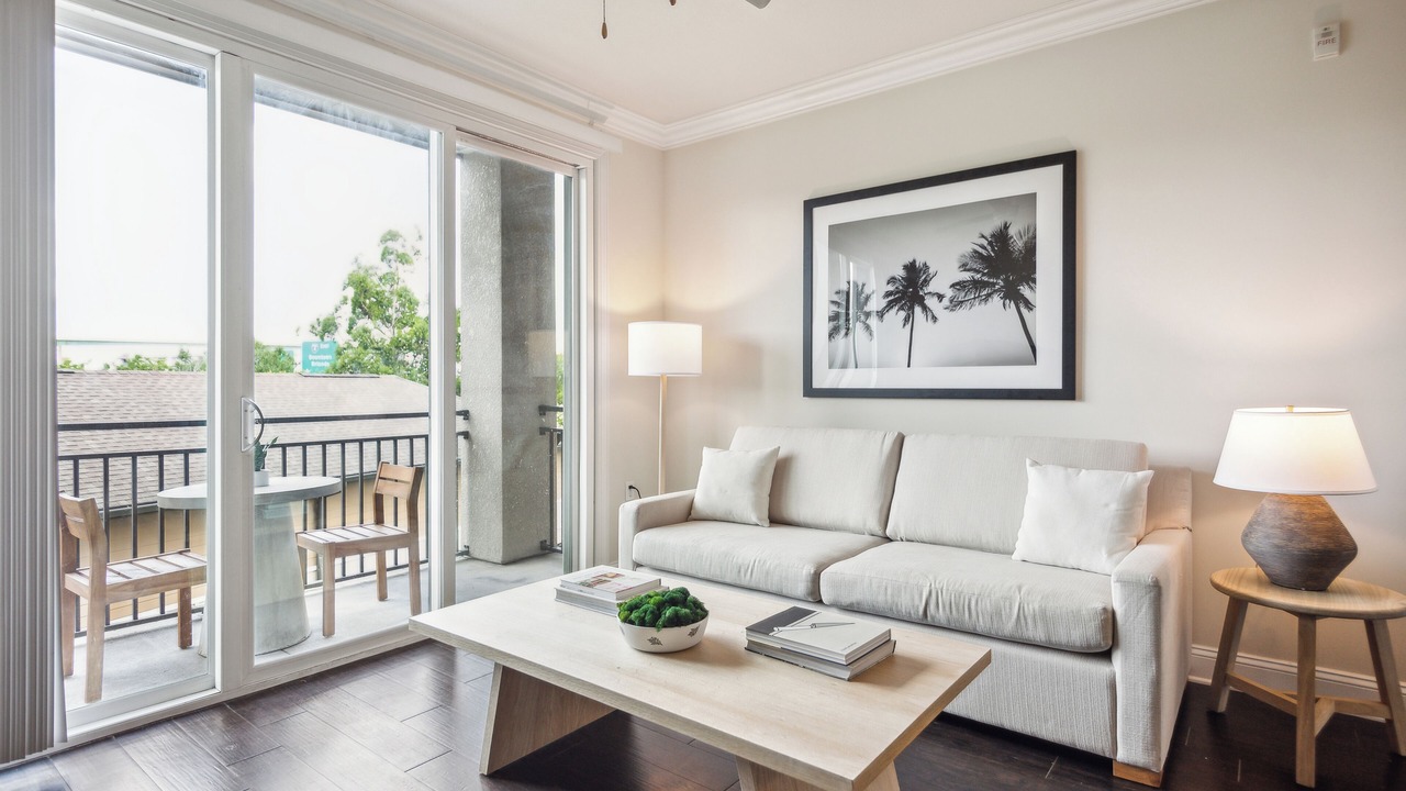 Photo of Livingroom in Florida Center North