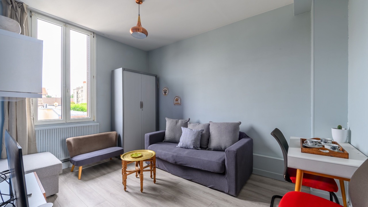 Photo of Livingroom in Stains