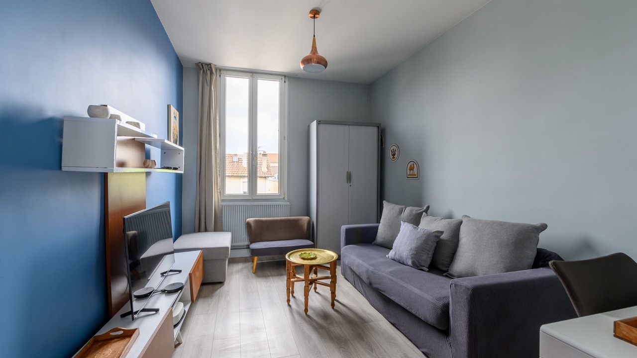 Photo of Livingroom in Stains