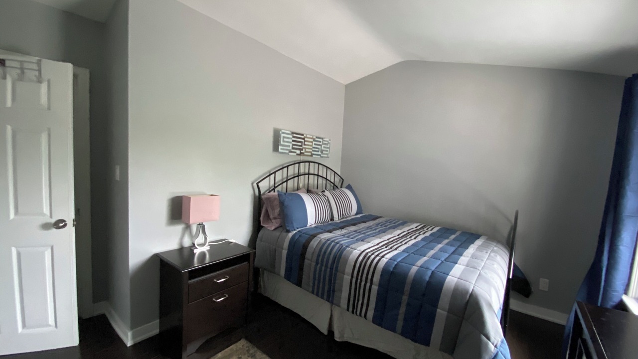 Photo of Bedroom in Lakeview