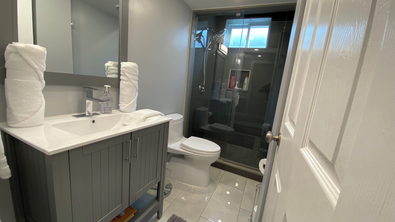 Photo of Bathroom in Lakeview