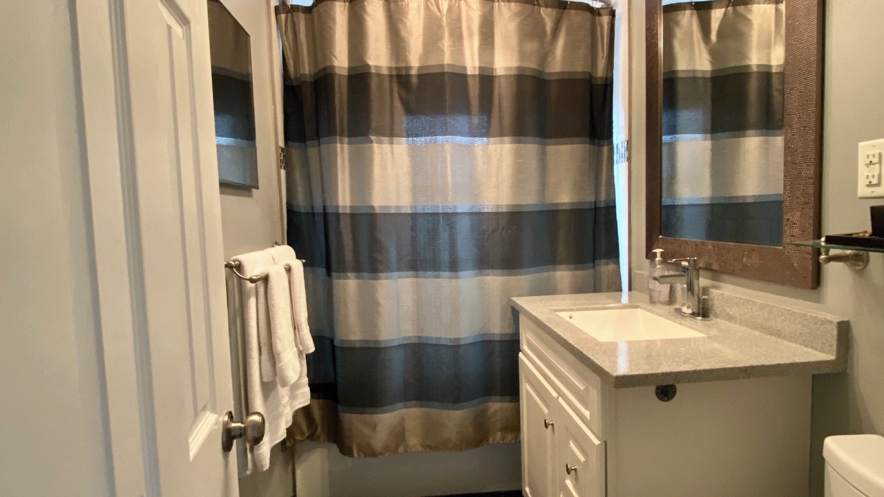 Photo of Bathroom in Lakeview