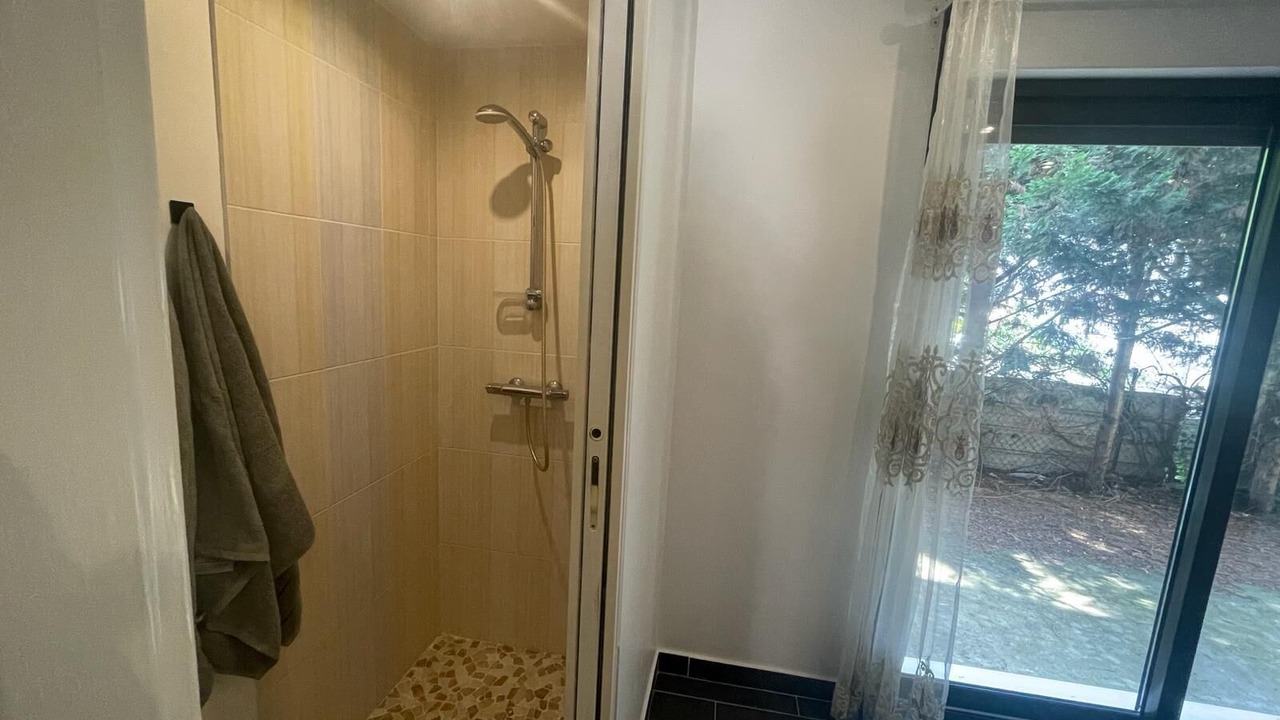 Photo of Bathroom in Villeneuve-le-Roi