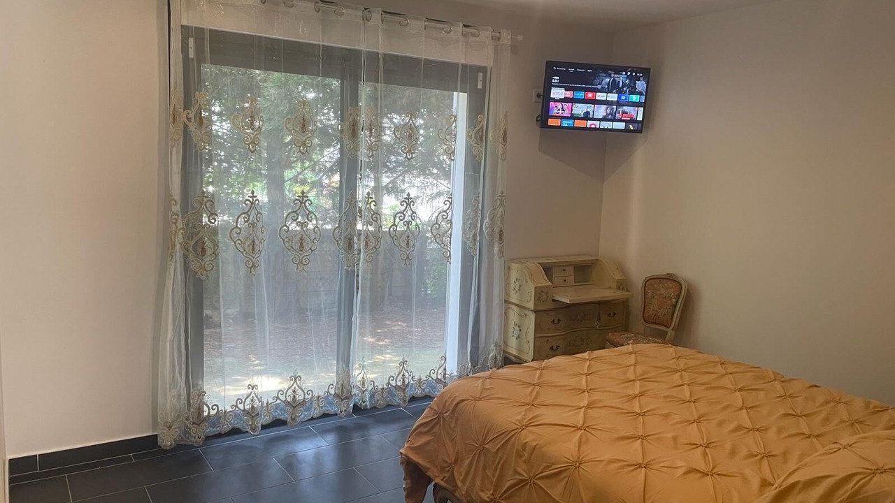Photo of Bedroom in Villeneuve-le-Roi