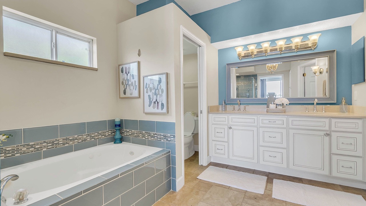 Photo of Bathroom in Mariner's VIllage