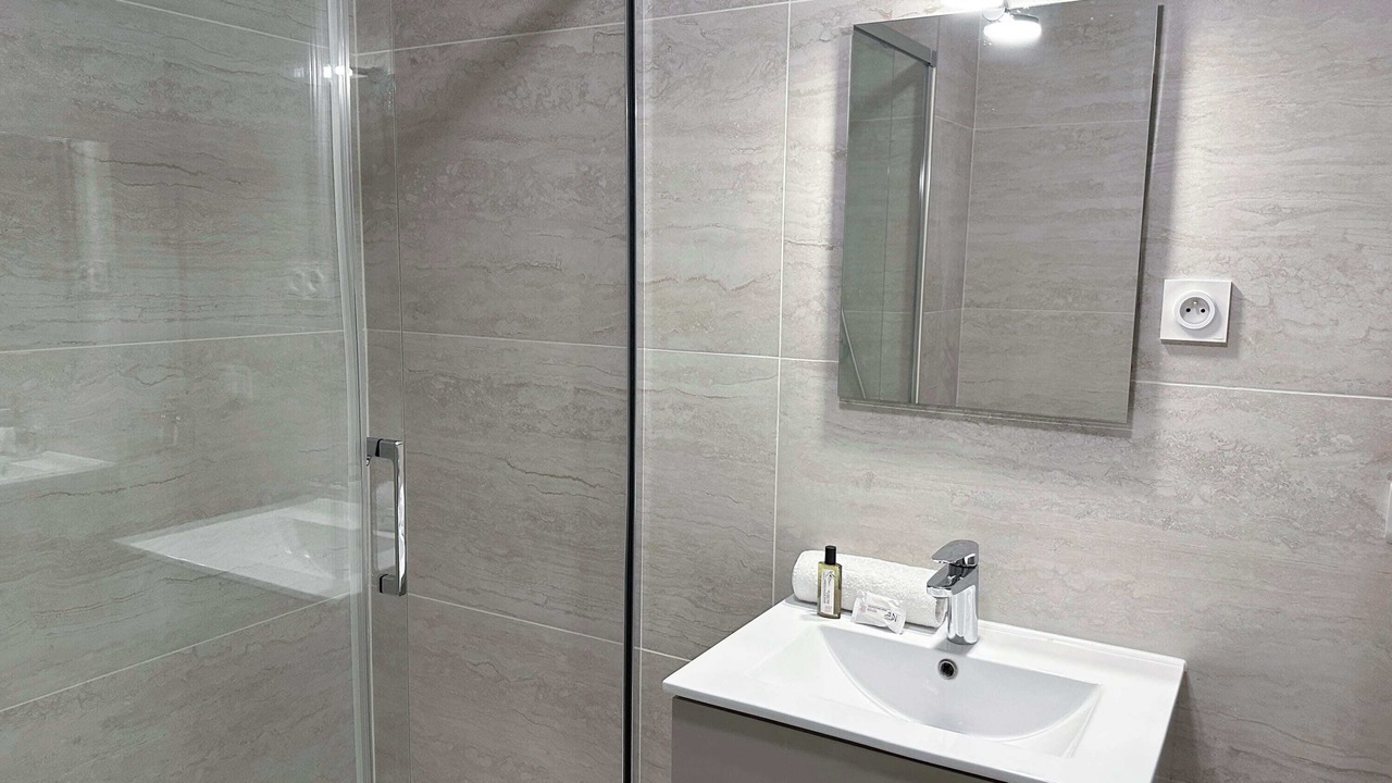 Photo of Bathroom in Saint-Lambert