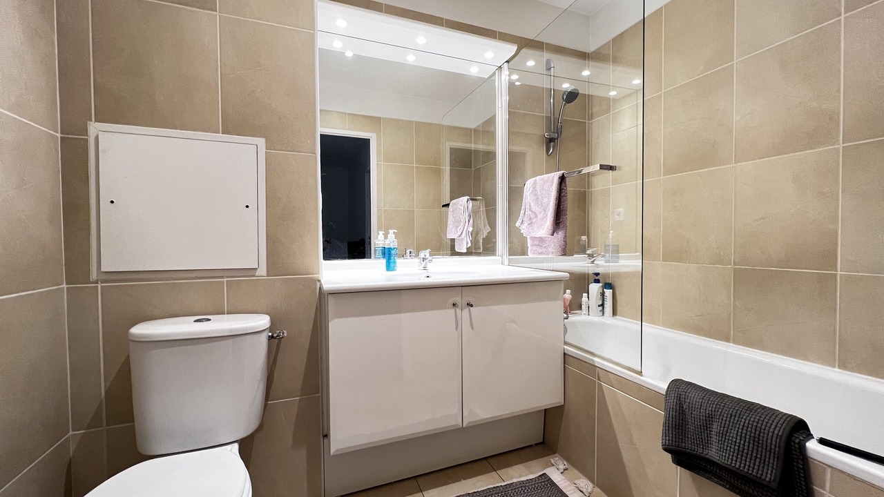 Photo of Bathroom in Les Puces de Saint-Ouen