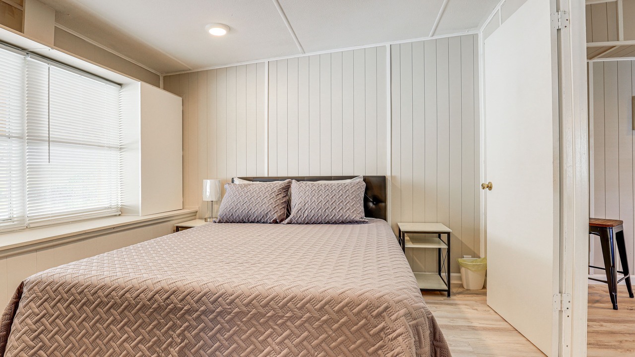 Photo of Bedroom in Okeechobee