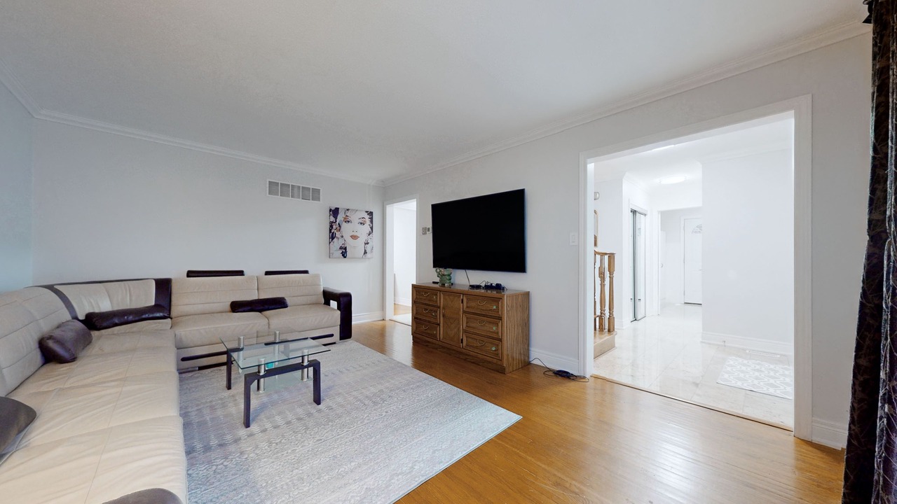Photo of Livingroom in L'Amoreaux