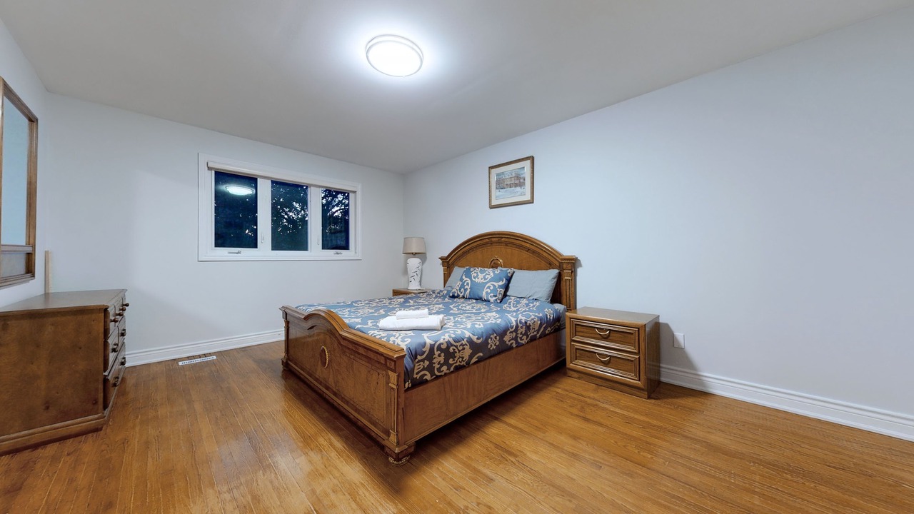 Photo of Bedroom in L'Amoreaux