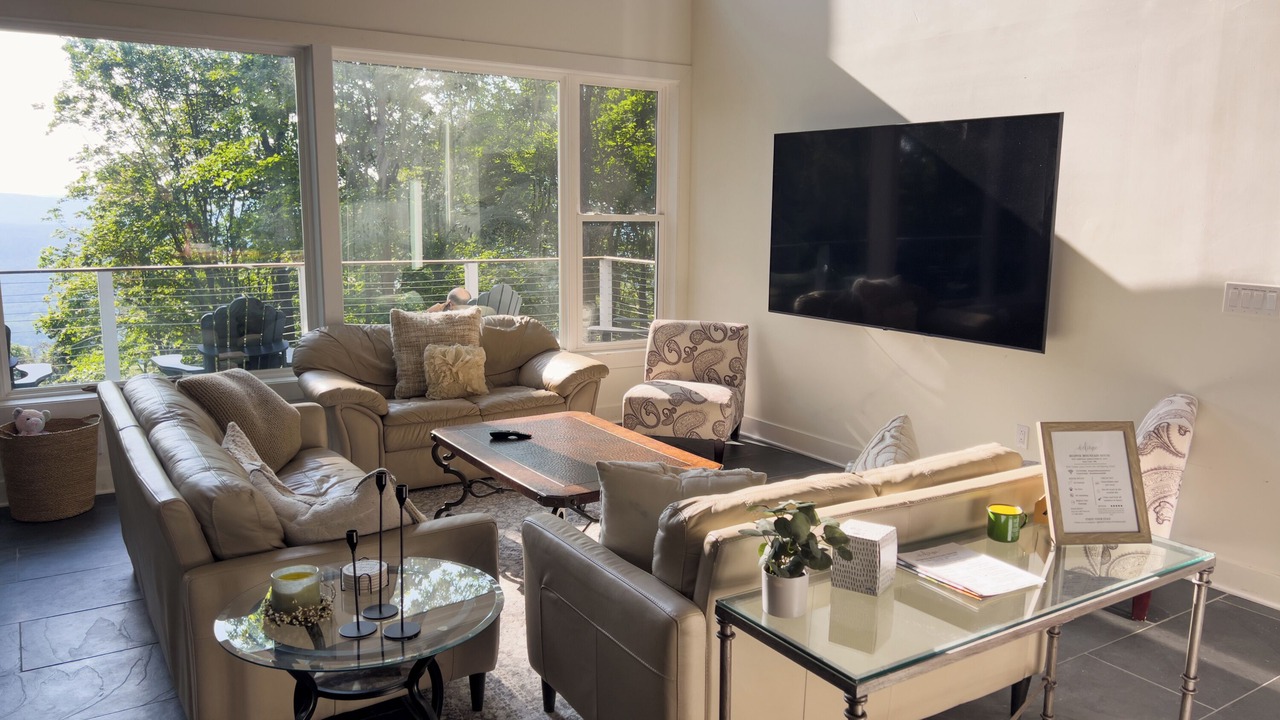 Photo of Livingroom in James Creek
