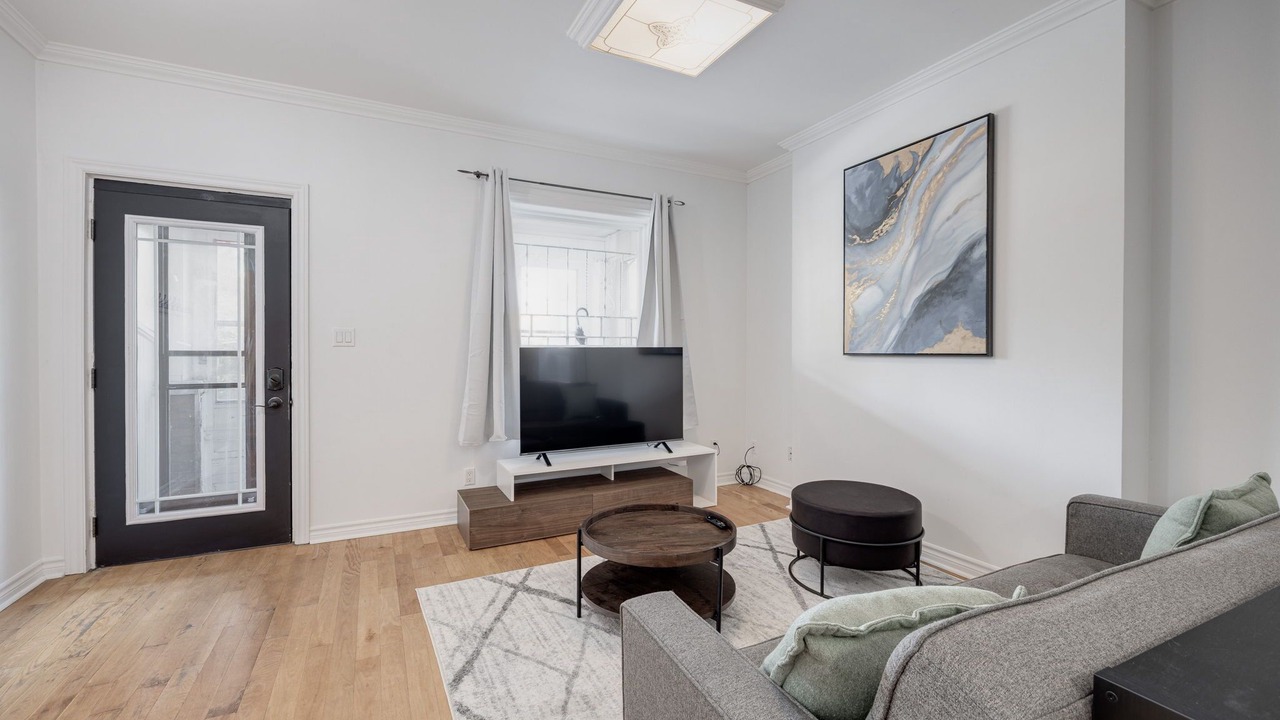 Photo of Livingroom in Upper Beaches