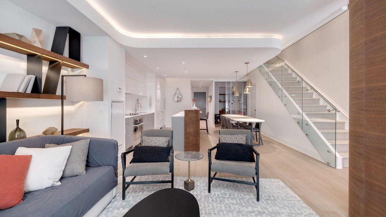 Photo of Livingroom in Bay Street Corridor