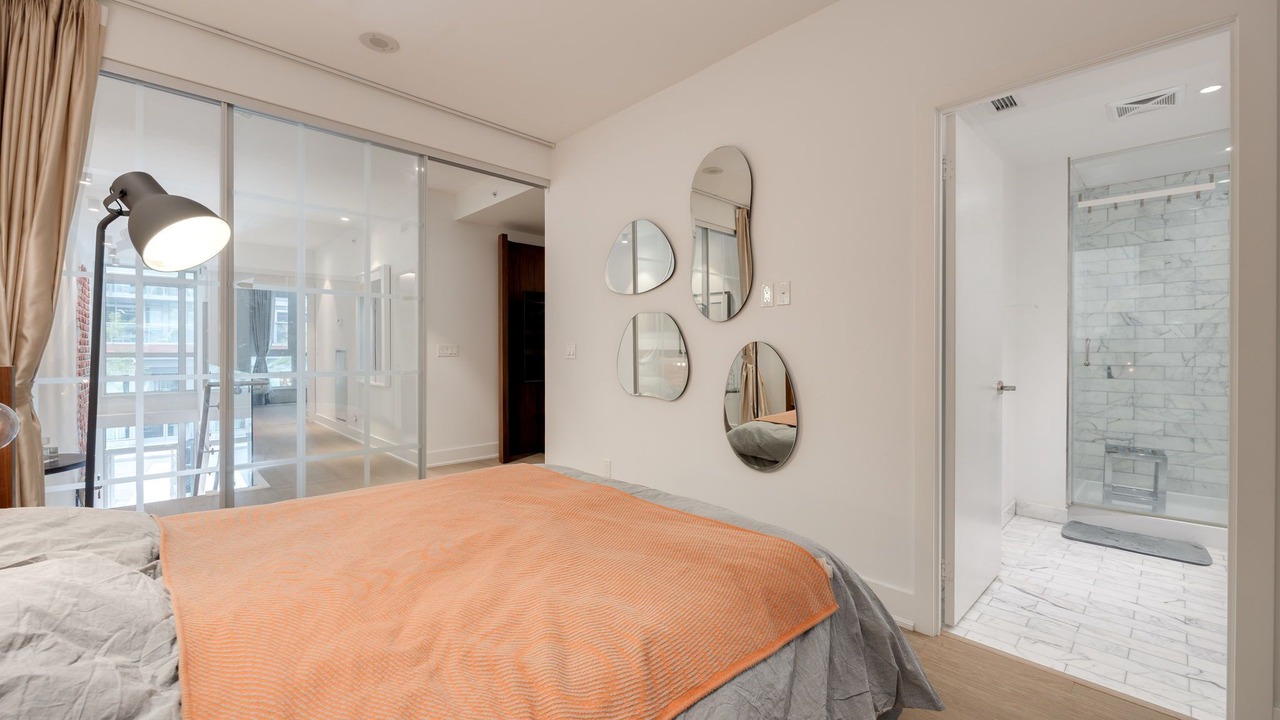 Photo of Bedroom in Bay Street Corridor
