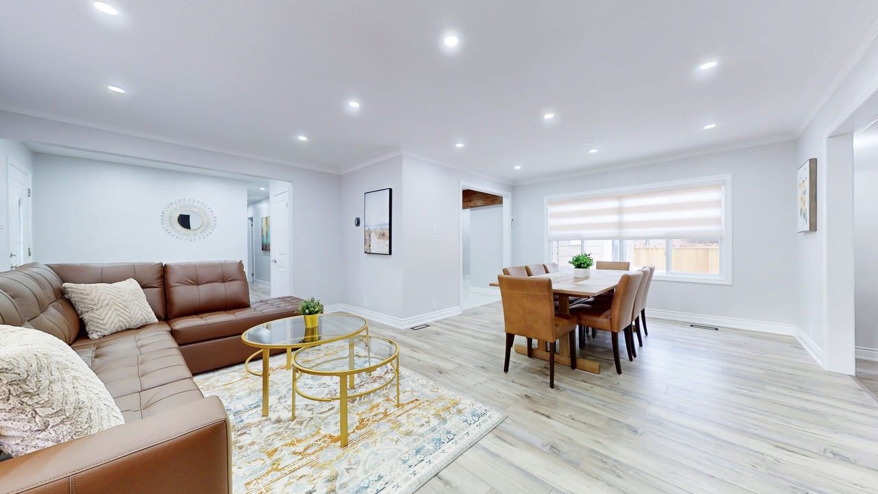 Photo of Livingroom in Clarkson-Lorne Park