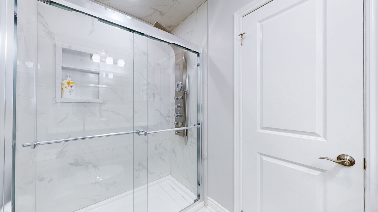 Photo of Bathroom in Clarkson-Lorne Park