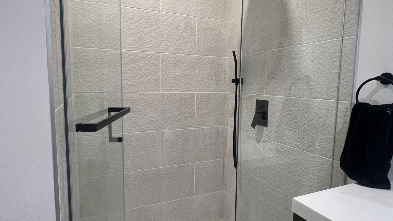 Photo of Bathroom in Lakeview