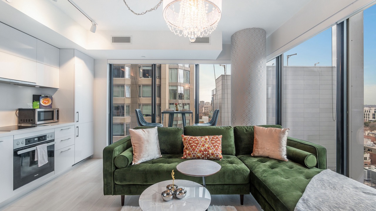 Photo of Livingroom in Bloor-Yorkville
