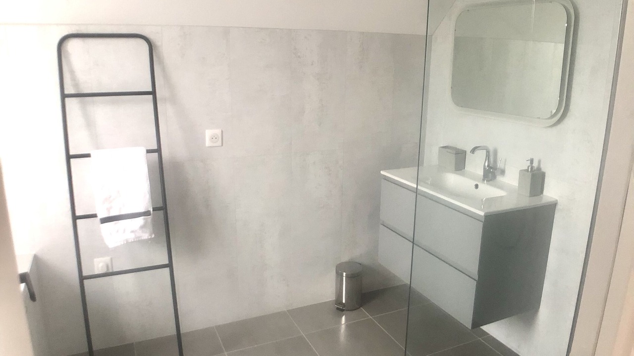 Photo of Bathroom in Suresnes
