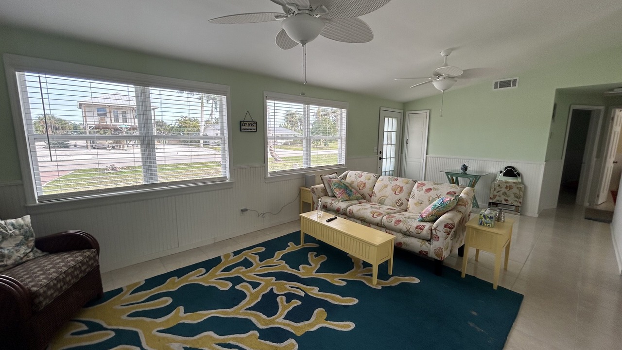 Photo of Livingroom in Bokeelia