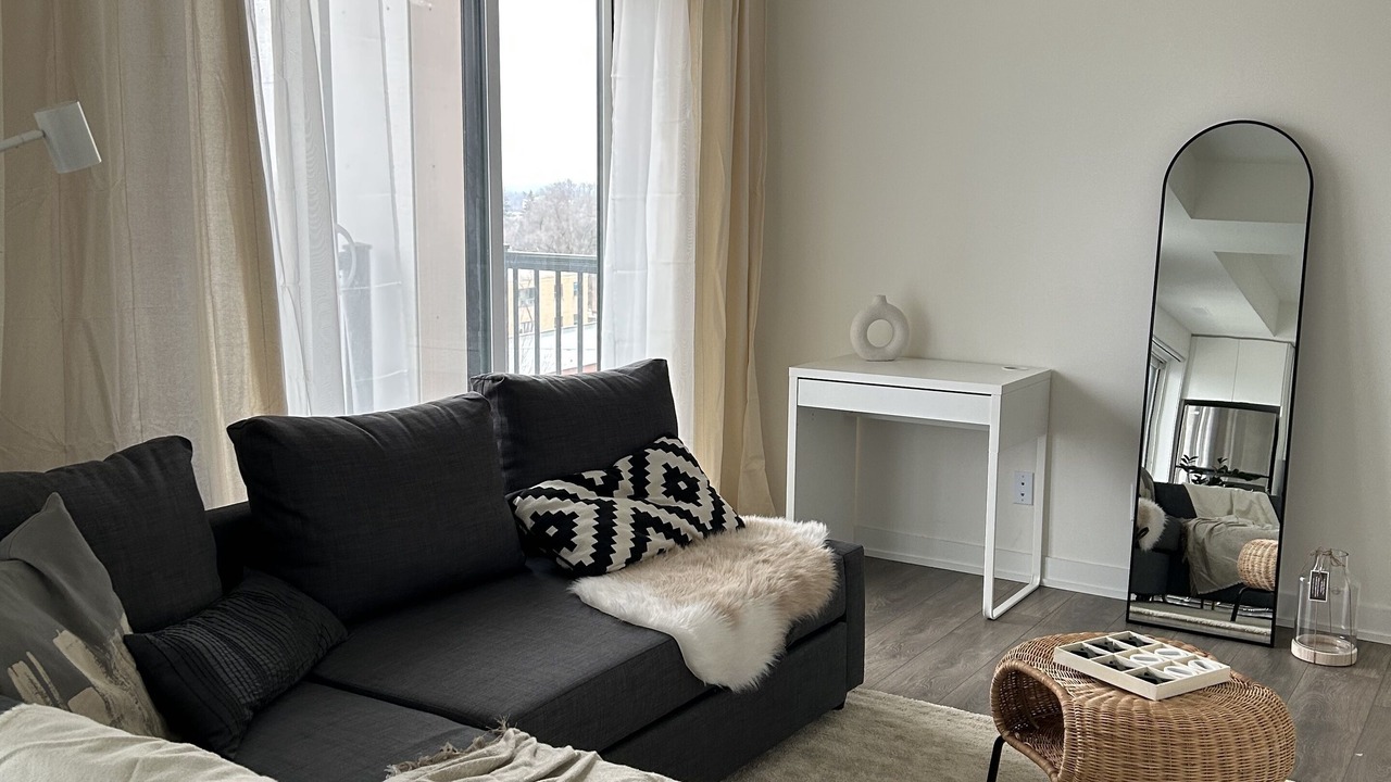 Photo of Livingroom in Brookhaven - Amesbury