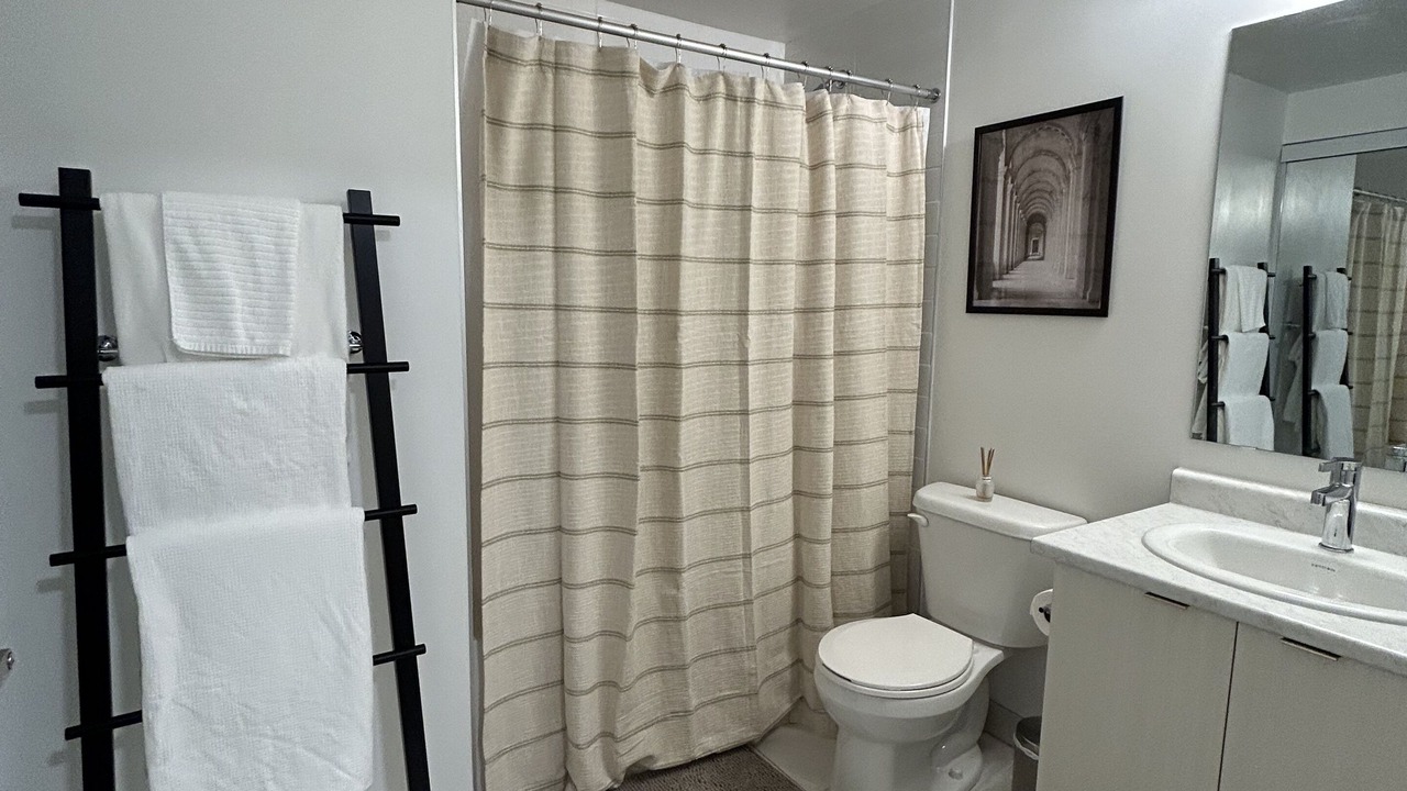 Photo of Bathroom in Brookhaven - Amesbury
