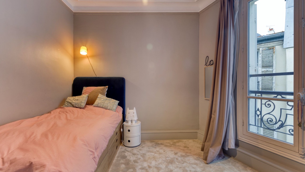 Photo of Bedroom in 17th Arrondissement