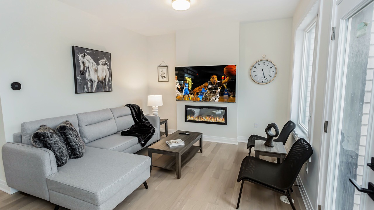 Photo of Livingroom in Oakville