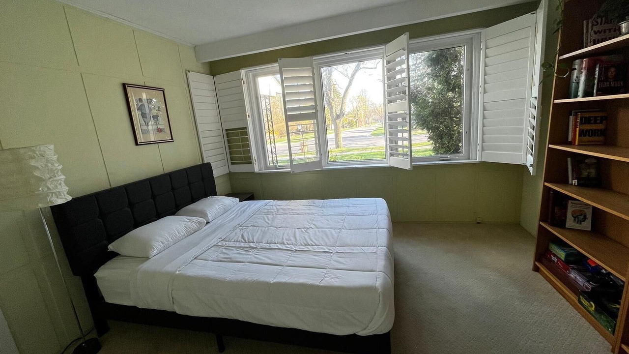 Photo of Bedroom in Bayview Woods - Steeles