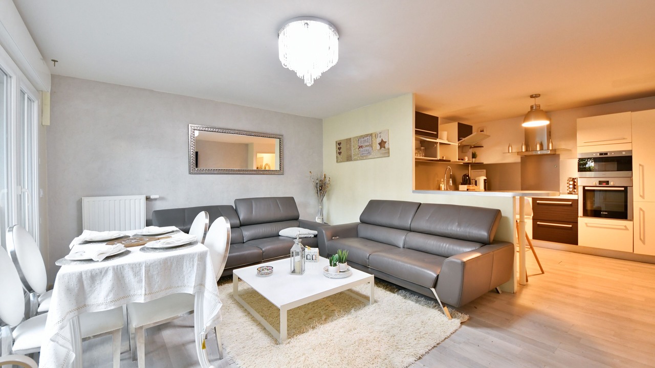 Photo of Livingroom in Stains