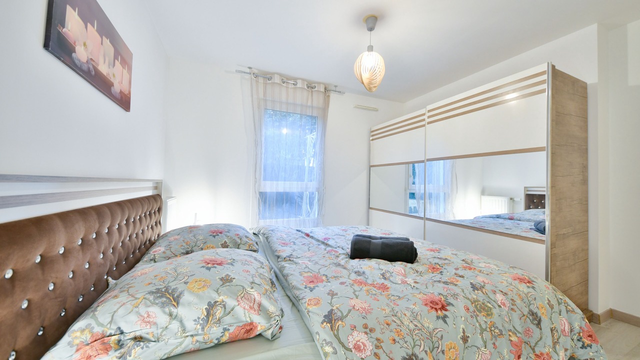 Photo of Bedroom in Stains