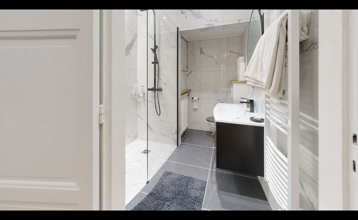 Photo of Bathroom in Neuilly-sur-Seine