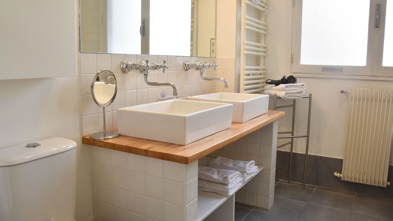 Photo of Bathroom in 4th Arrondissement