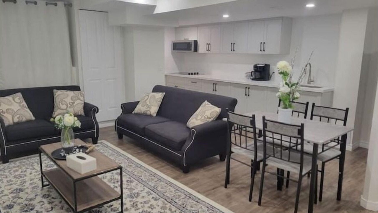 Photo of Livingroom in Bowmanville