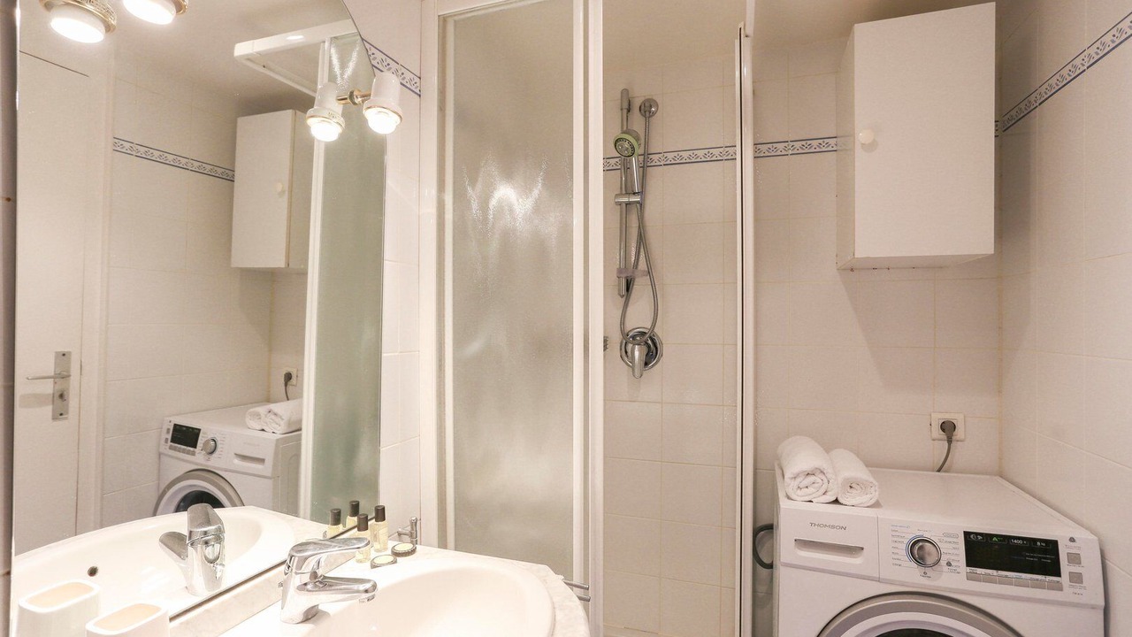 Photo of Bathroom in 19th Arrondissement