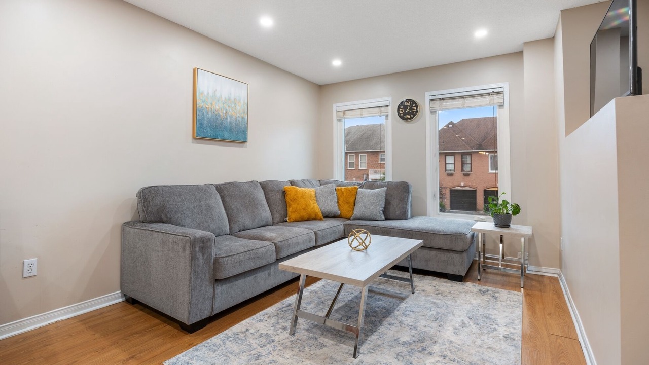 Photo of Livingroom in Aurora