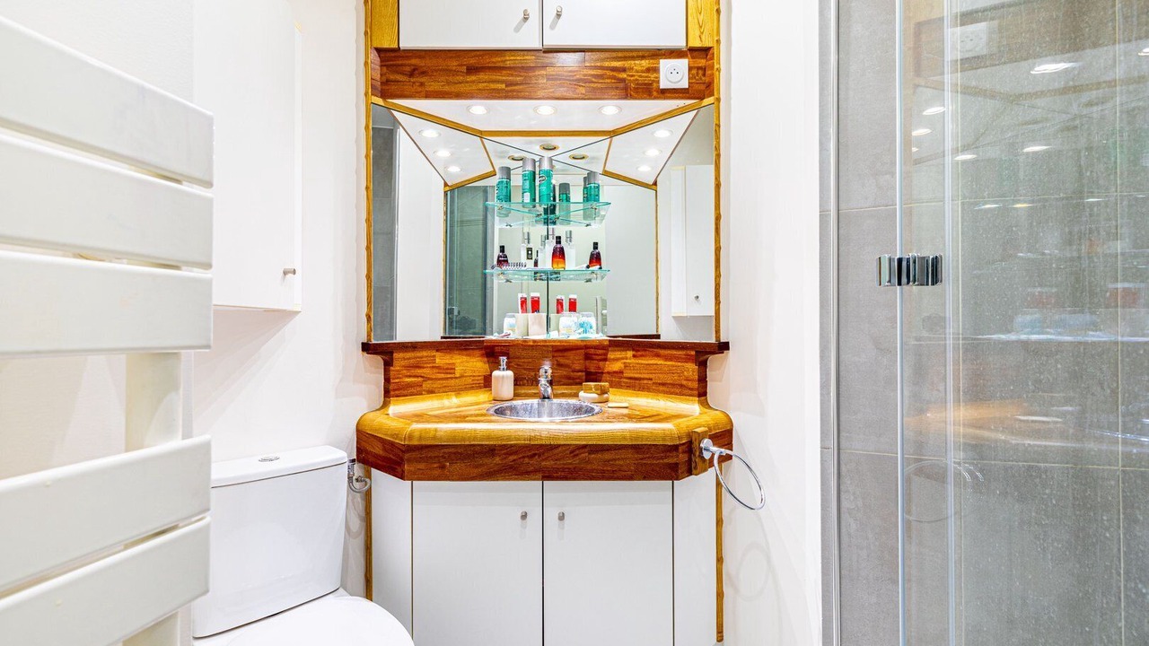 Photo of Bathroom in Notre-Dame-des-Champs