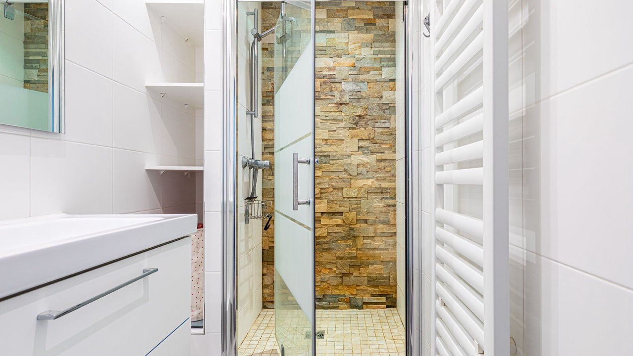 Photo of Bathroom in Quartier Saint-Ambroise