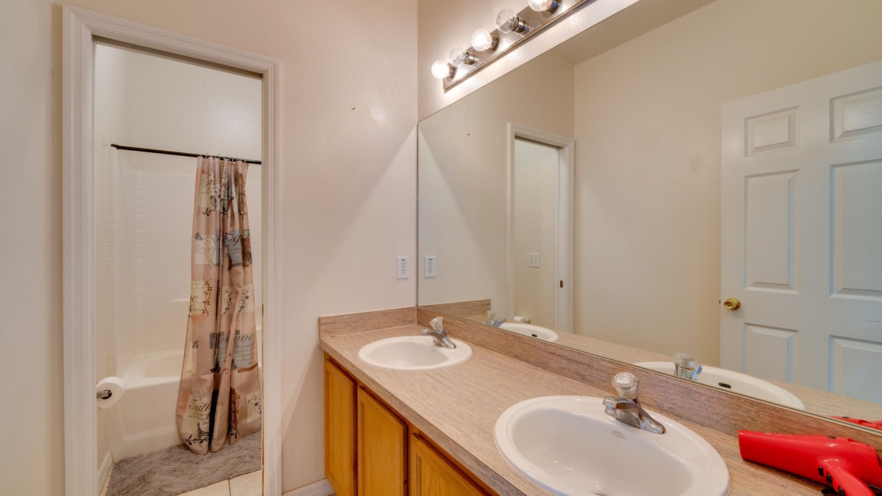 Photo of Bathroom in Sunset Ridge